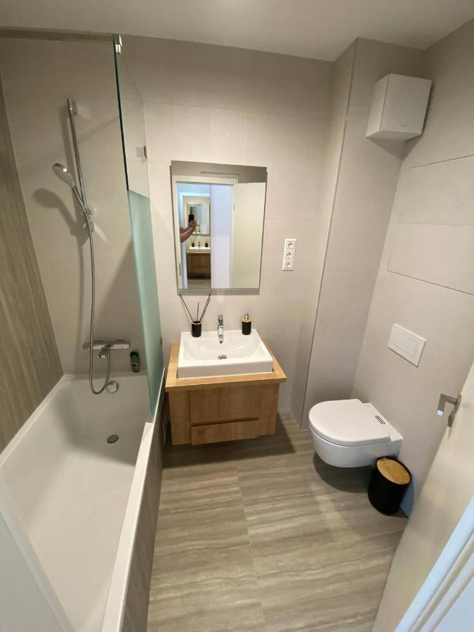 Clyde-Premium Lelle Waterfront Private Apartment Balatonlelle Exterior foto