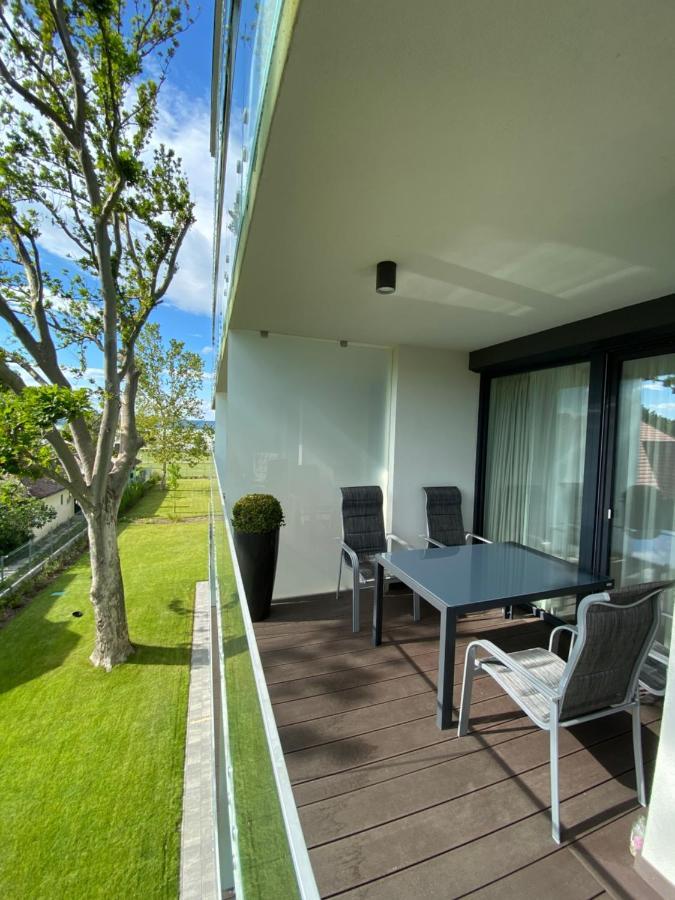Clyde-Premium Lelle Waterfront Private Apartment Balatonlelle Exterior foto